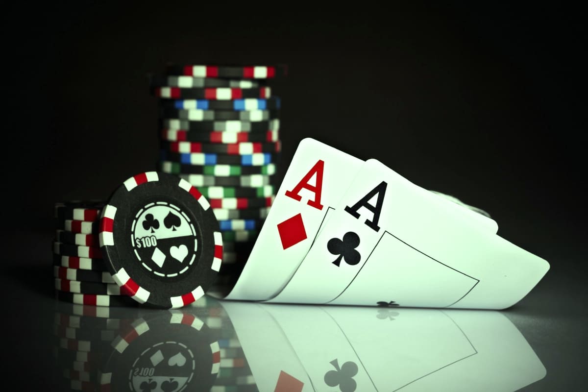 cards-with-casino-chips